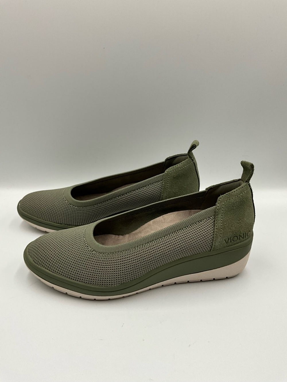 Vionic Flats Size 6.5 Green Knit Slip-On Wedge Flats